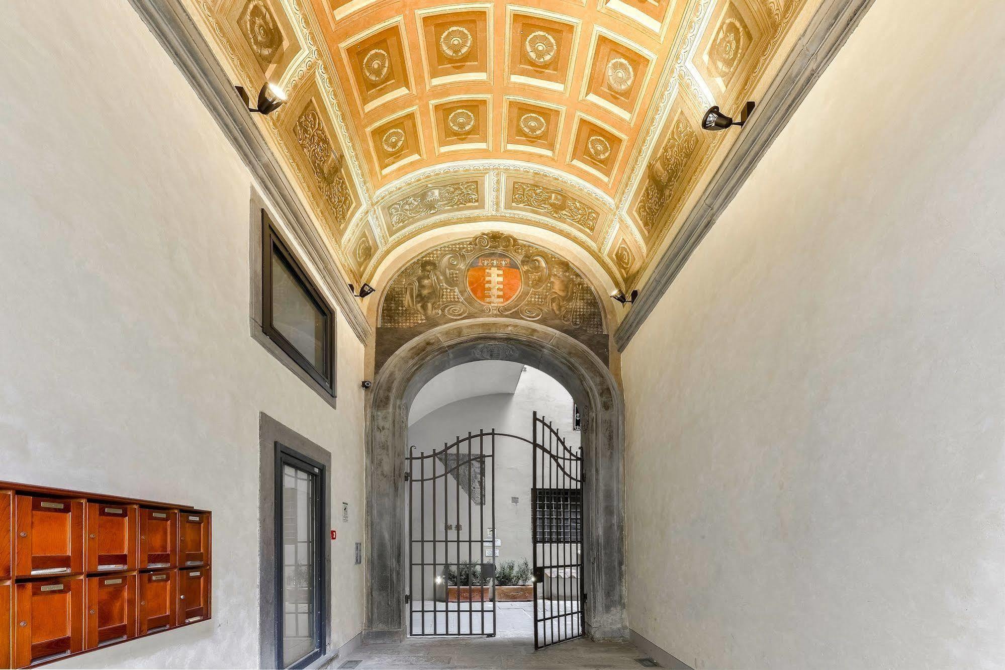 Palazzo Uguccioni Apartments Florens Exteriör bild